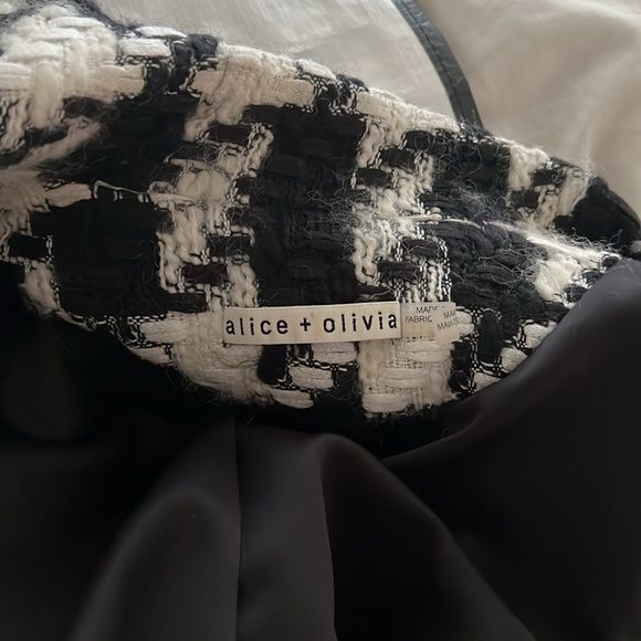Alice and Olivia A/line coat in black and white lined, 2 pockets great condition - Picture 7 of 13